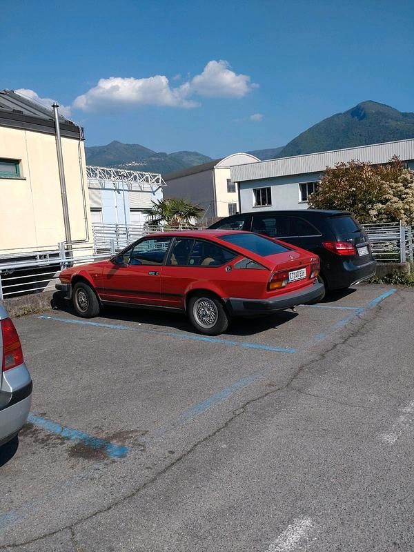 Rot Gebraucht 1983 Alfa Romeo Alfetta Limousine | 11.200 € - Bild 1/4