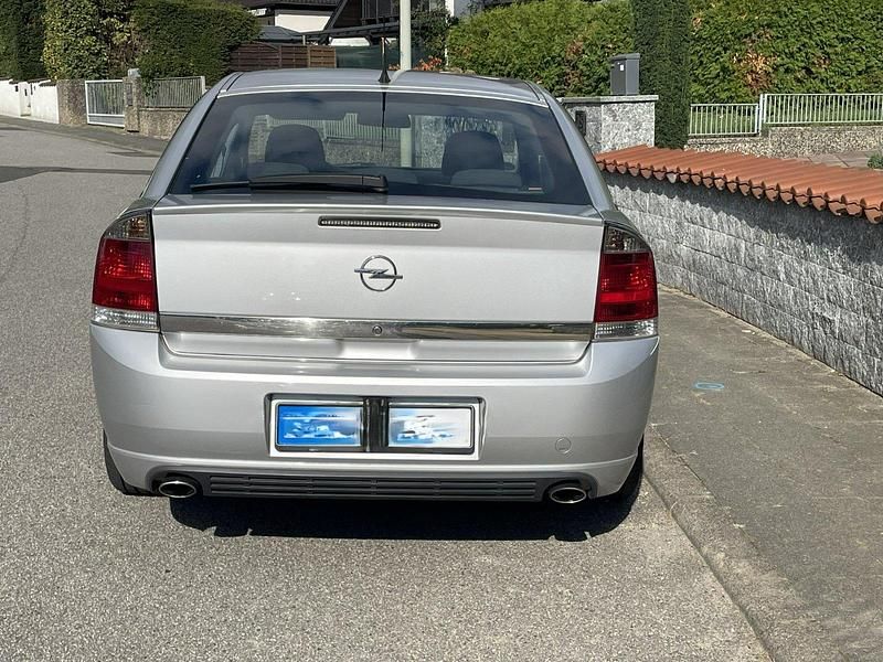 Silber Gebraucht 2005 Opel Vectra GTS Limousine | 2.990 € (Fairer Preis) - Bild 1/4