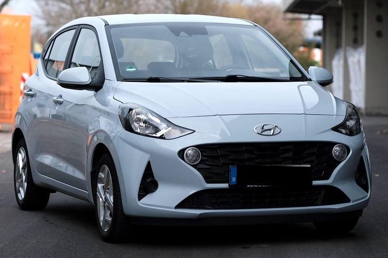 Gebraucht Hyundai i10 Trend 84 PS (61 kW) 2020 Weiß Kleinwagen