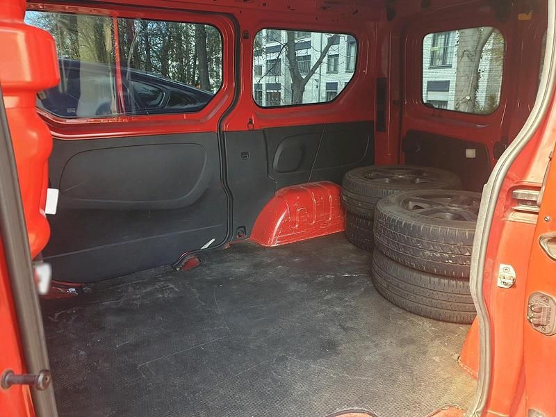 Gebraucht Renault Trafic 120 PS (88 kW) 2016 Rot Van / Kleinbus