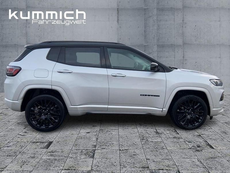 Second-hand Jeep Compass 179 CP (131 kW) 2022 Negru SUV
