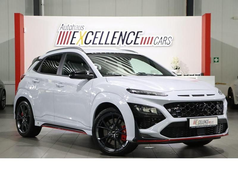 Weiß Gebraucht 2022 Hyundai Kona N Performance SUV | 30.777 € (Etwas zu teuer) - Bild 1/4