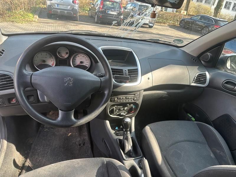 Gebraucht Peugeot 206+ 73 PS (53 kW) 2011 Weiß Kleinwagen
