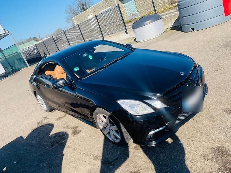 Gebraucht Mercedes E350 AMG 231 PS (169 kW) 2010 Schwarz Coupé