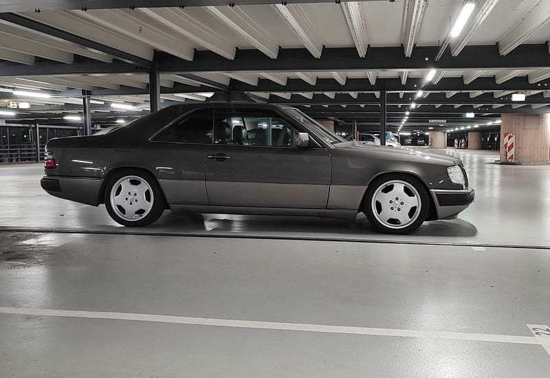 Grau Gebraucht 1993 Mercedes E320 Coupé | 14.500 € - Bild 1/4