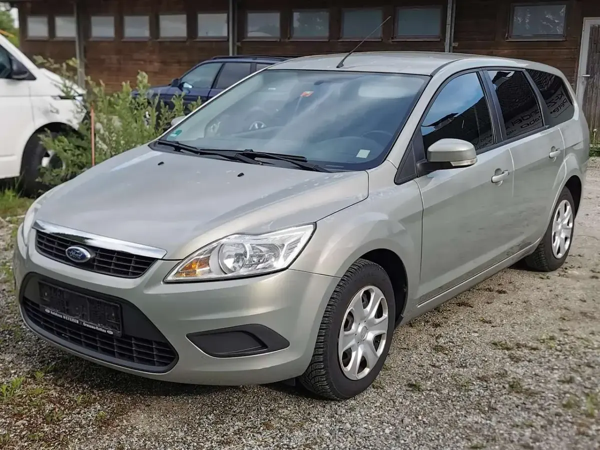 Używany Ford Focus Style 101 KM (74 kW) 2009 Srebrny Kombi