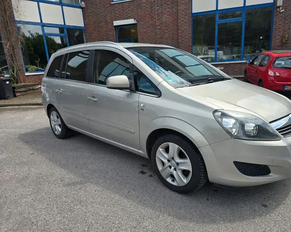 Gebraucht Opel Zafira 140 PS (102 kW) 2010 Grau Van / Kleinbus