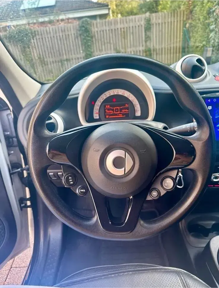 Usata Smart ForFour 71 CV (52 kW) 2015 Bianco Utilitaria