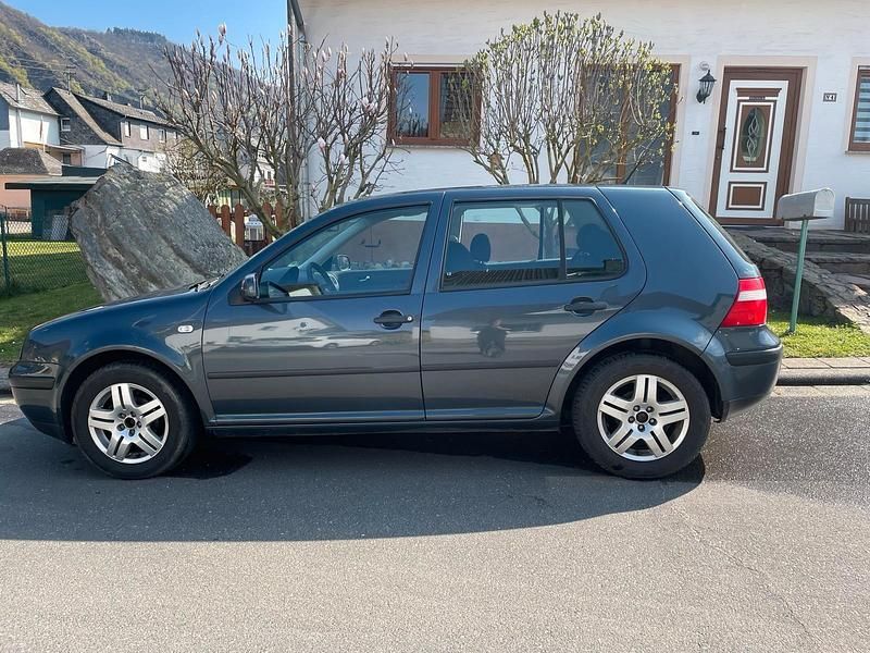 Gebraucht VW Golf IV 105 PS (77 kW) 2003 Andere farben Kleinwagen