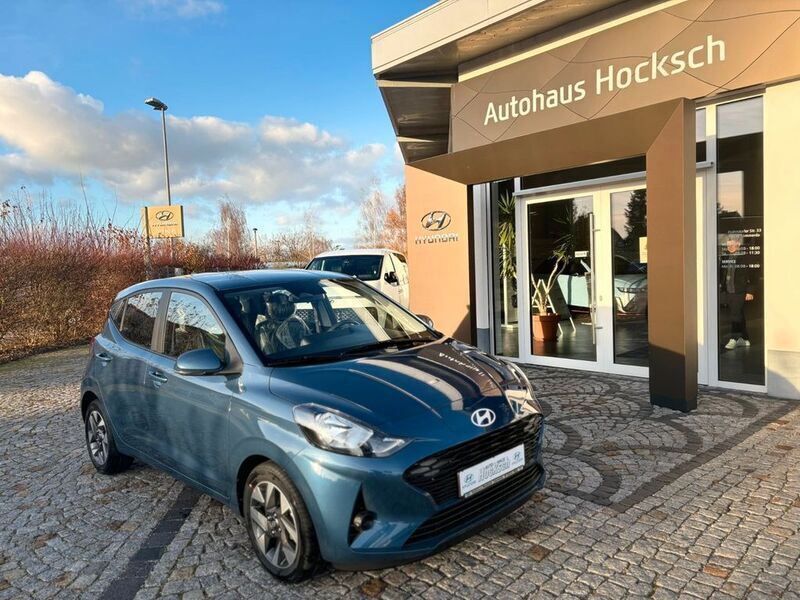 Blau Gebraucht 2024 Hyundai i10 Trend Kleinwagen | 16.490 € (Fairer Preis) - Bild 1/4