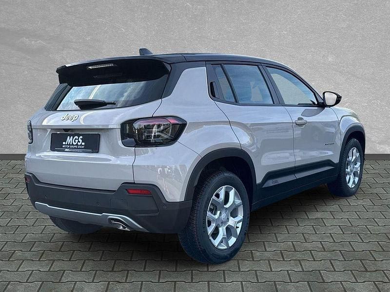 Neu Jeep Avenger Altitude 101 PS (74 kW) 2026 Stone grey / volcano black SUV