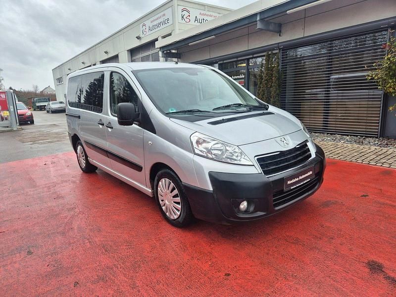 Gebraucht Peugeot TePee Access 128 PS (94 kW) 2013 Silber Van / Kleinbus