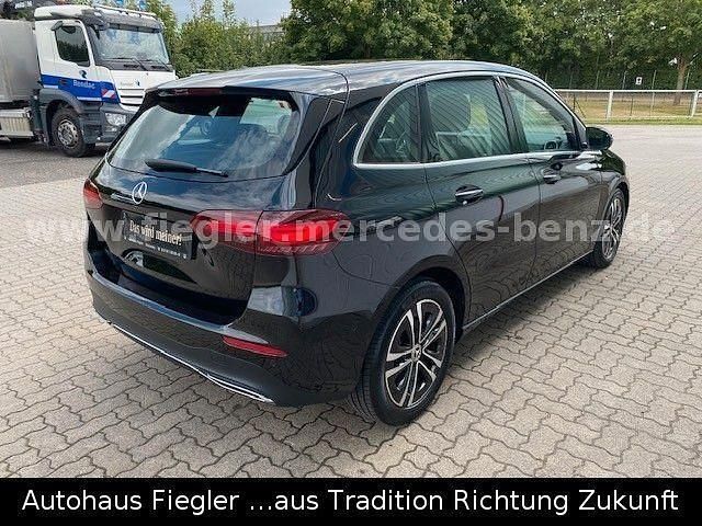 Gebraucht Mercedes B180 Advanced 116 PS (85 kW) 2024 Schwarz Kleinwagen