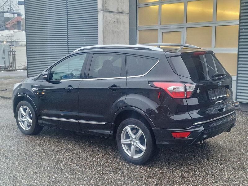 Gebraucht Ford Kuga 150 PS (110 kW) 2019 Schwarz SUV