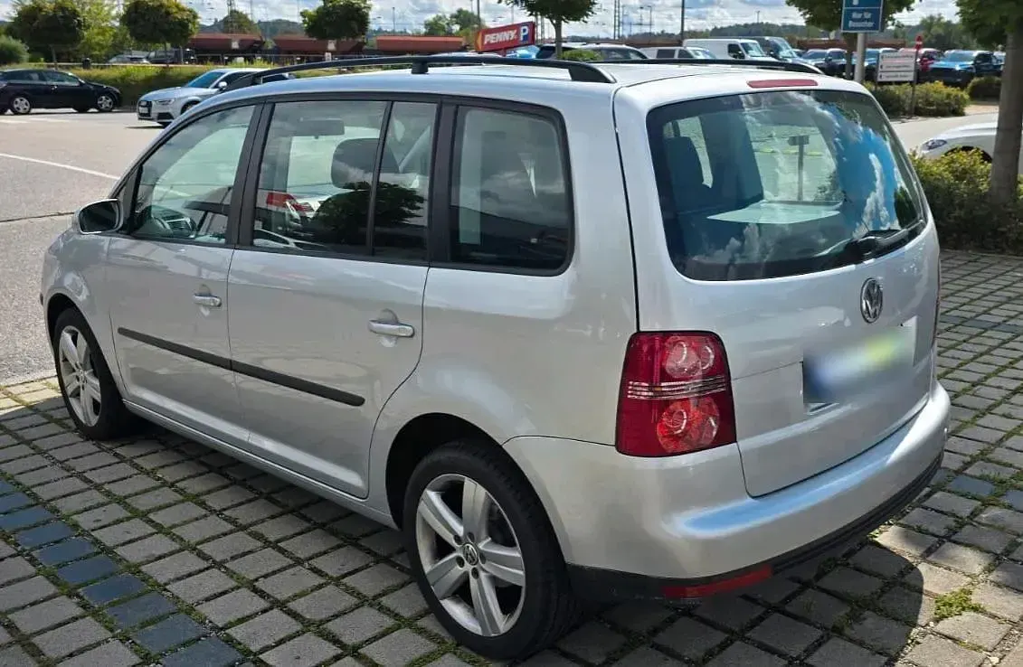 Gebraucht VW Touran 140 PS (102 kW) 2007 Silber Van / Kleinbus