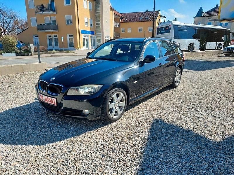 Gebraucht BMW 320 184 PS (135 kW) 2011 Schwarz Kombi