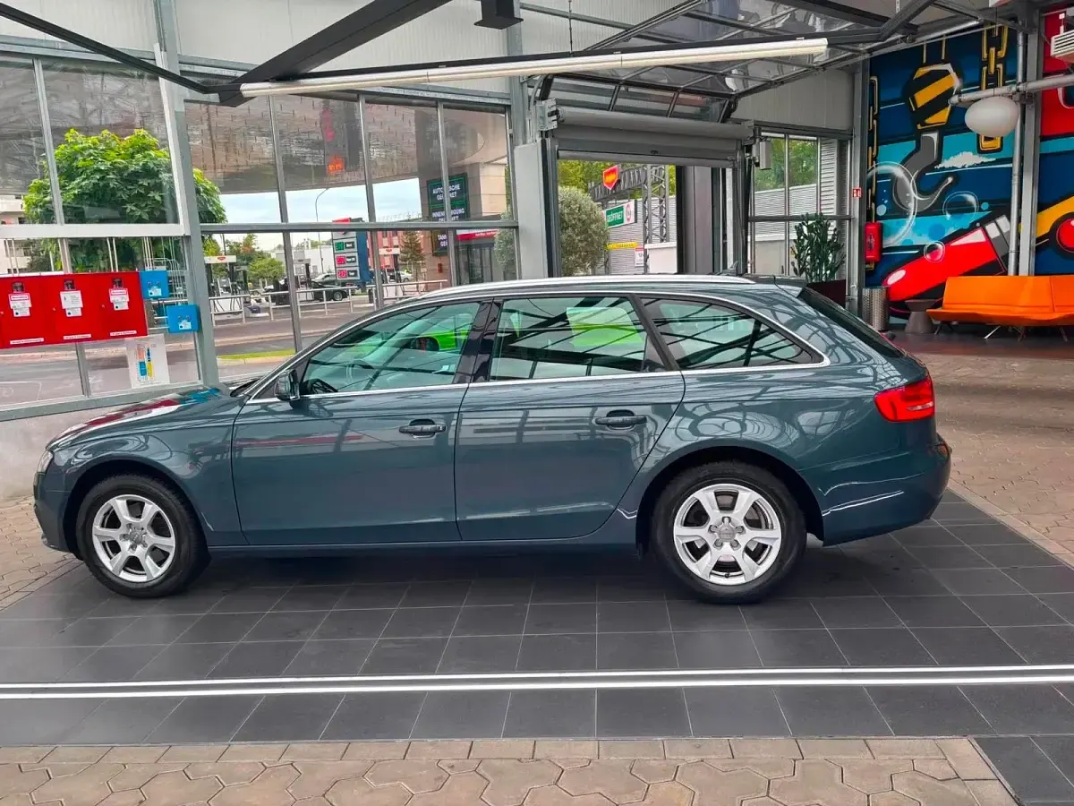 Gebraucht Audi A4 140 PS (102 kW) 2010 Andere farben Kombi