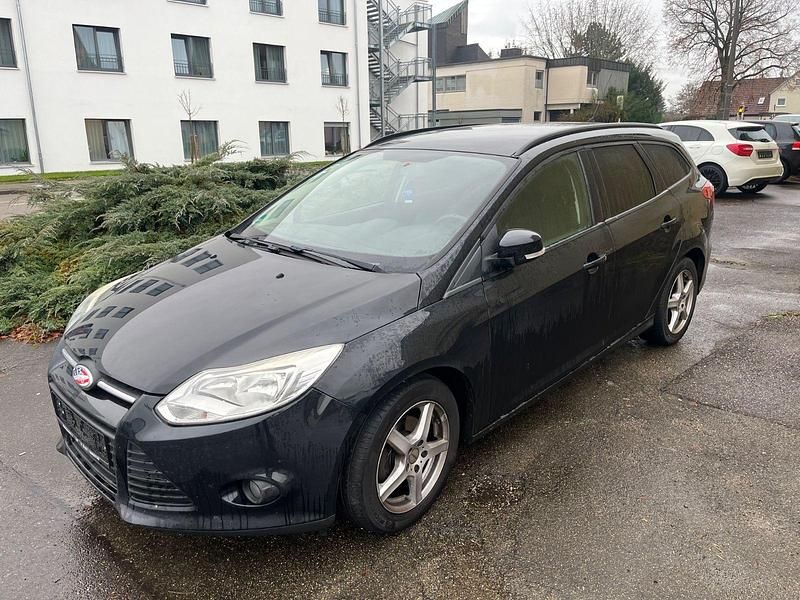 Schwarz Gebraucht 2014 Ford Focus Trend Kombi | 2.480 € (Guter Preis) - Bild 1/4