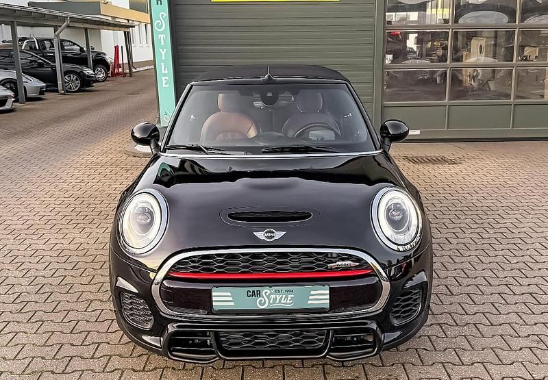 Second-hand Mini John Cooper Works 231 CP (169 kW) 2018 Negru Hatchback