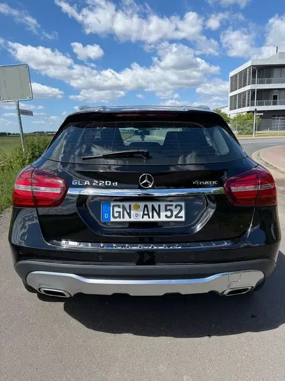 Gebraucht Mercedes GLA220 177 PS (130 kW) 2017 Schwarz SUV