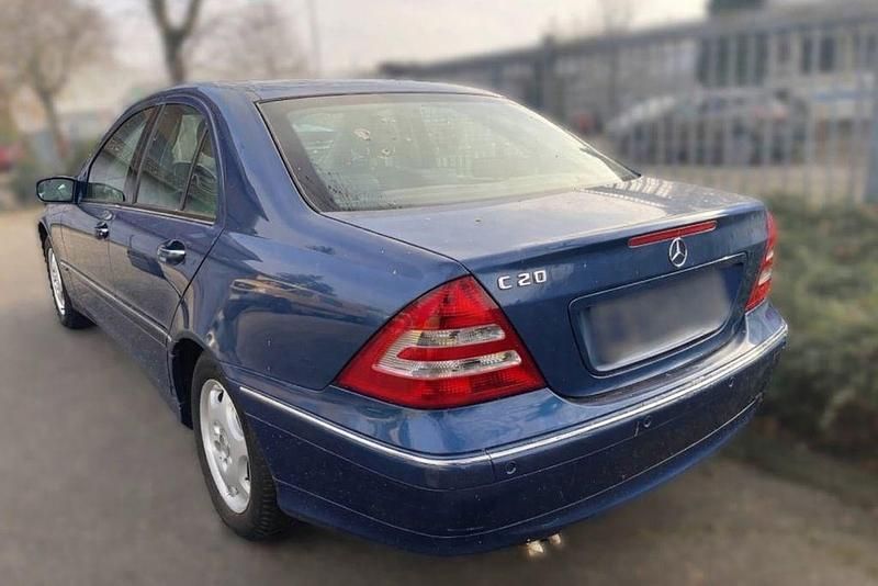 Gebraucht Mercedes C200 163 PS (119 kW) 2005 Blau Limousine