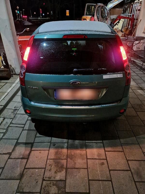 Gebraucht Ford Fiesta 69 PS (50 kW) 2006 Grün Kleinwagen