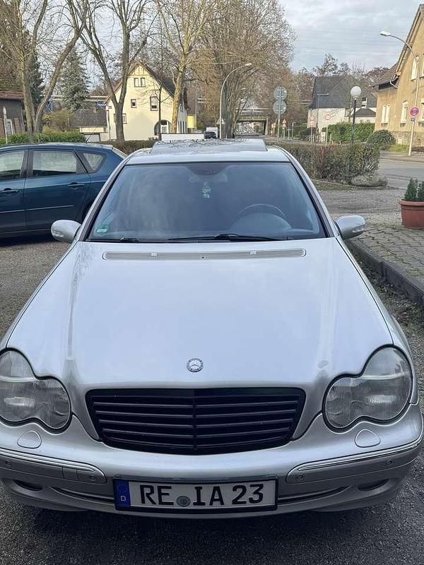Silber Gebraucht 2000 Mercedes C320 Avantgarde Limousine | 3.800 € (Fairer Preis) - Bild 1/4