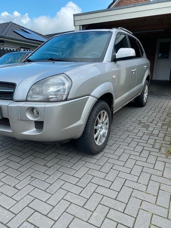 Gold Gebraucht 2005 Hyundai Tucson GLS SUV | 3.500 € (Fairer Preis) - Bild 1/4