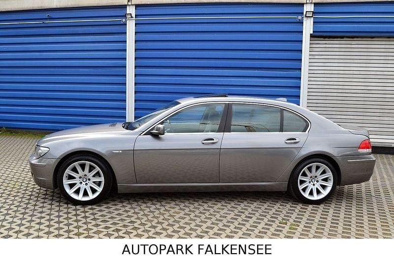 Gebraucht BMW 750L 367 PS (269 kW) 2006 Grau Limousine