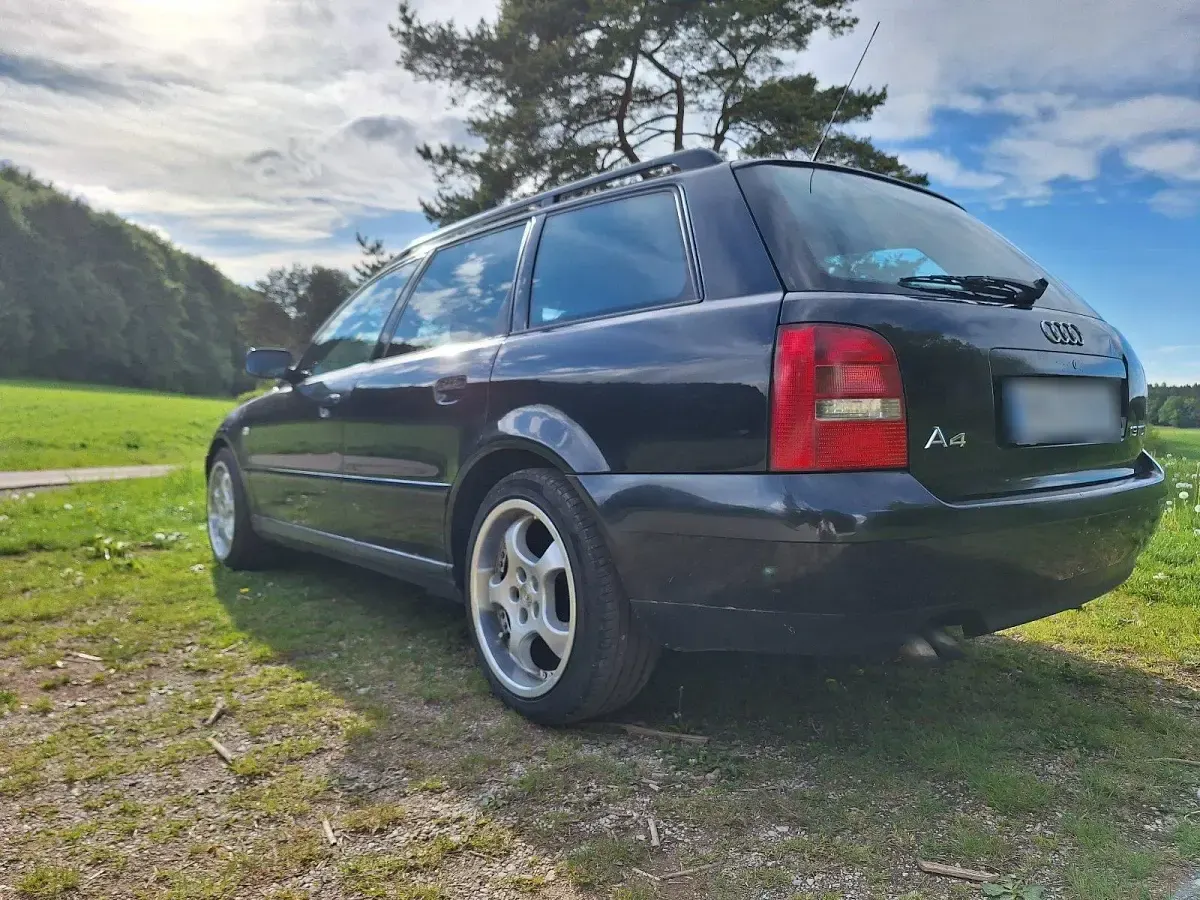 Gebraucht Audi A4 115 PS (84 kW) 2001 Schwarz Kombi