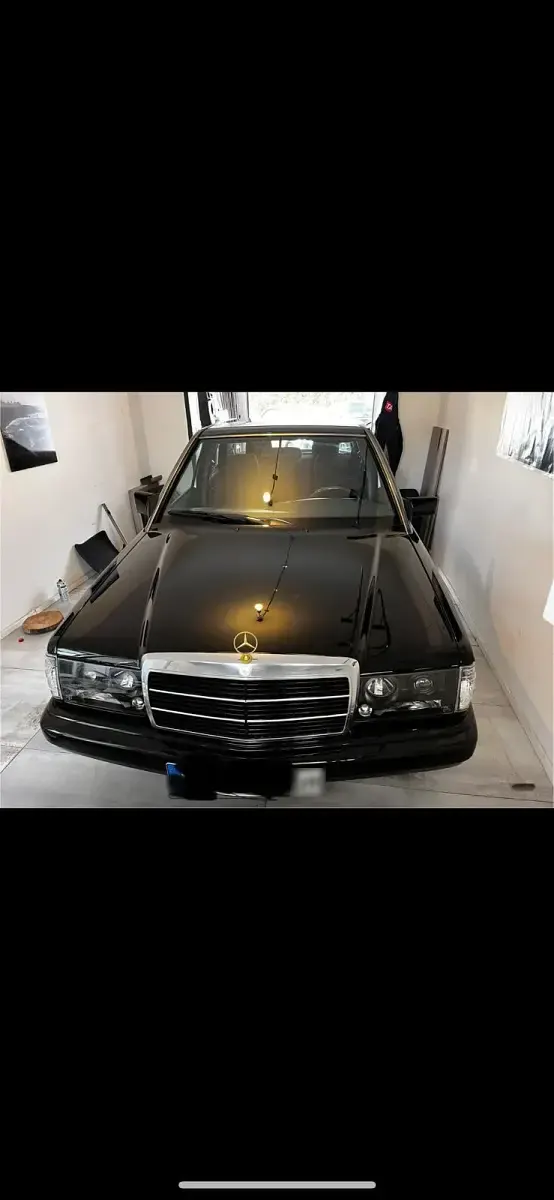 Second-hand Mercedes 190 105 CP (77 kW) 1989 Negru Berlinǎ