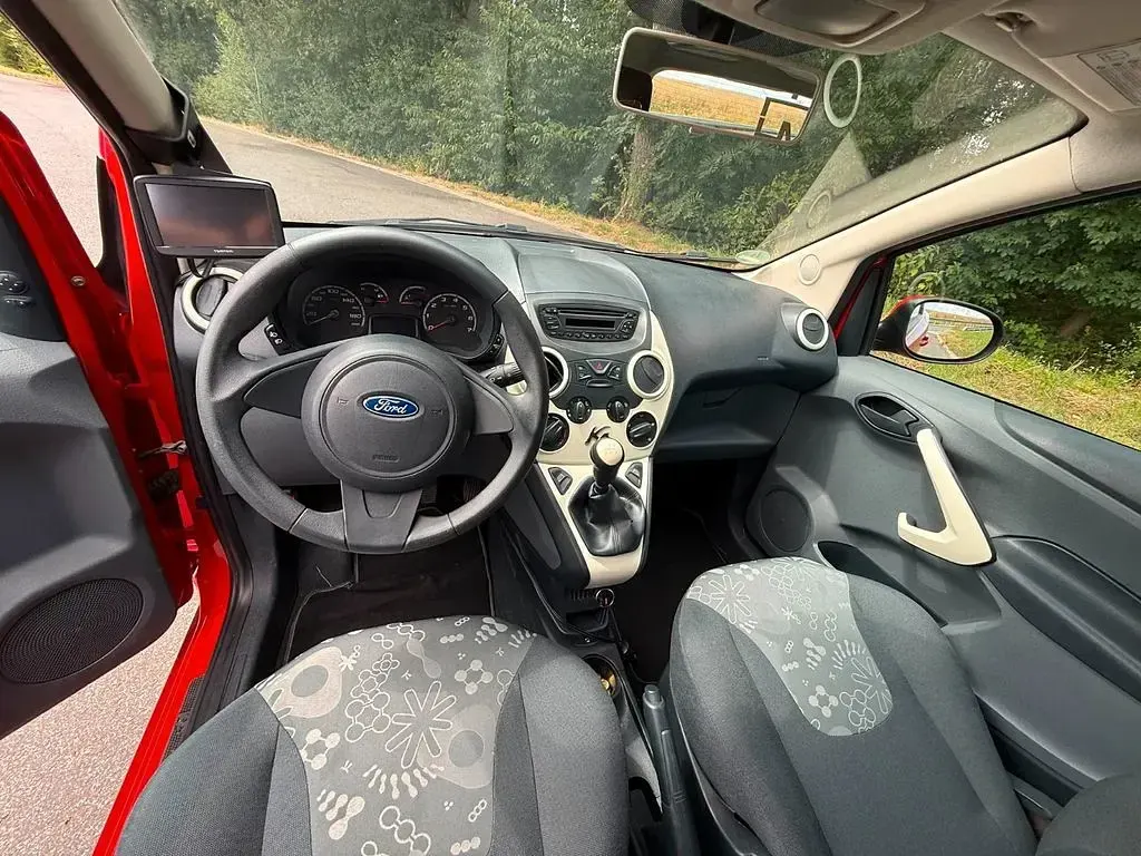Gebraucht Ford Ka Ambiente 69 PS (50 kW) 2013 Rot Kleinwagen