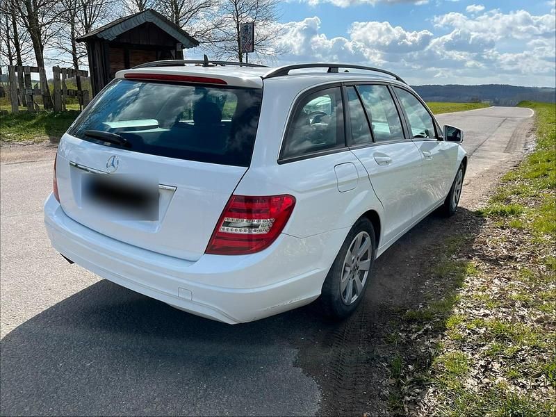Gebraucht Mercedes C180 156 PS (114 kW) 2012 Weiß Kombi