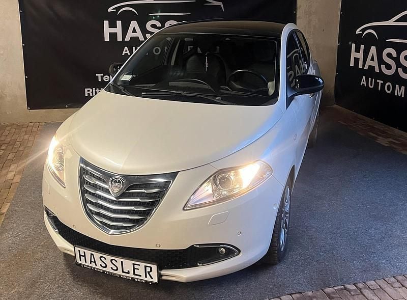 Second-hand Lancia Ypsilon 85 CP (62 kW) 2012 Alb Hatchback