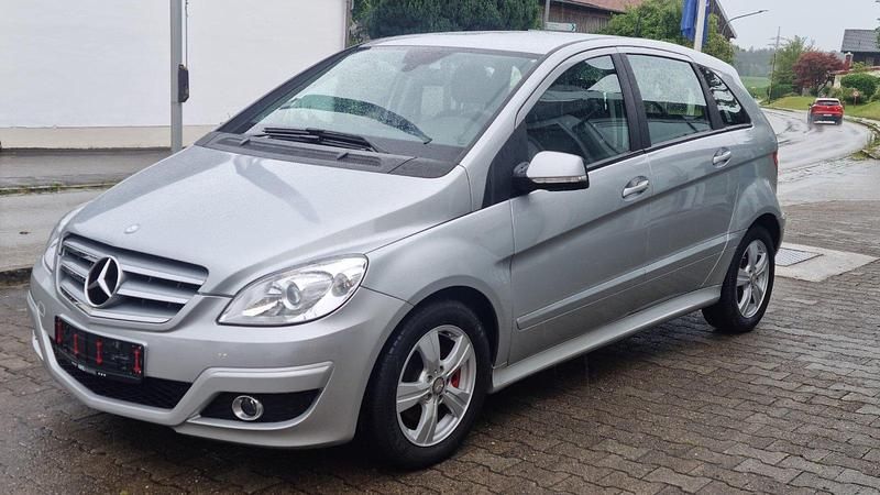 Silber Gebraucht 2009 Mercedes B180 Van / Kleinbus | 4.390 € (Superpreis) - Bild 1/4