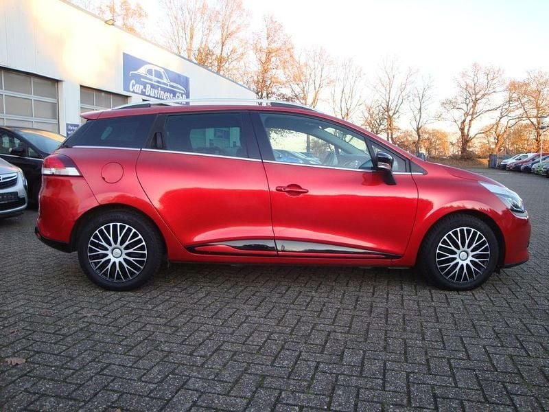 Gebraucht Renault Clio IV Luxe 120 PS (88 kW) 2015 Rot Limousine
