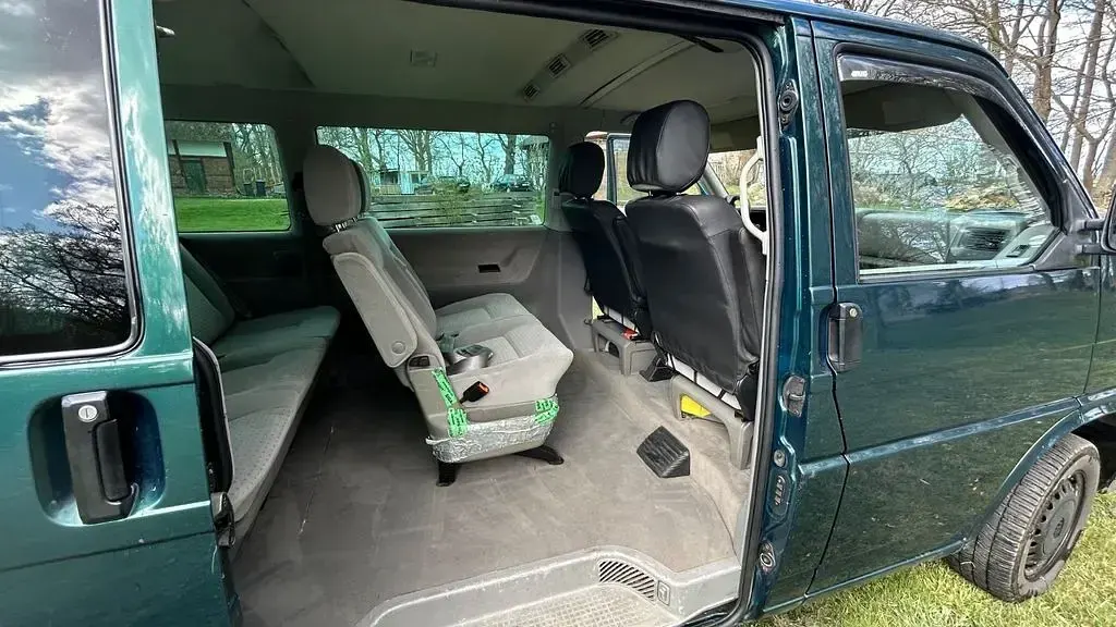 Second-hand VW Caravelle 102 CP (75 kW) 2002 Verde Van