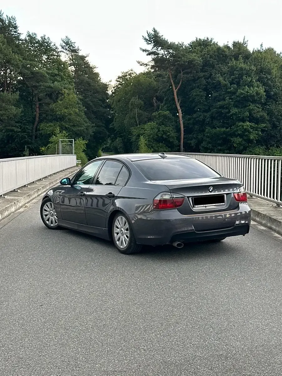 Gebraucht BMW 320 163 PS (119 kW) 2005 Grau Limousine