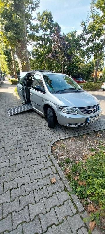 Silber Gebraucht 2002 Chrysler Grand Voyager Limited Van / Kleinbus | 6.300 € - Bild 1/4