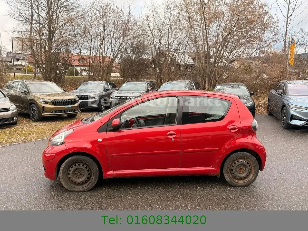 Używany Toyota Aygo 68 KM (50 kW) 2011 Czerwony Hatchback