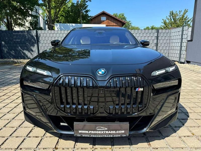 Gebraucht BMW 760 571 PS (419 kW) 2024 Black sapphier metallic Limousine