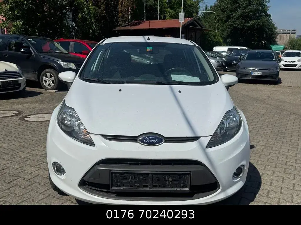 Gebraucht Ford Fiesta Trend 60 PS (44 kW) 2012 Weiß Limousine