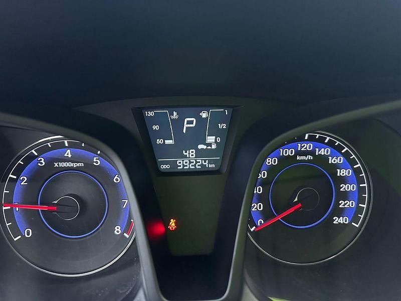 Gebraucht Hyundai ix20 125 PS (91 kW) 2016 Silber Kleinwagen