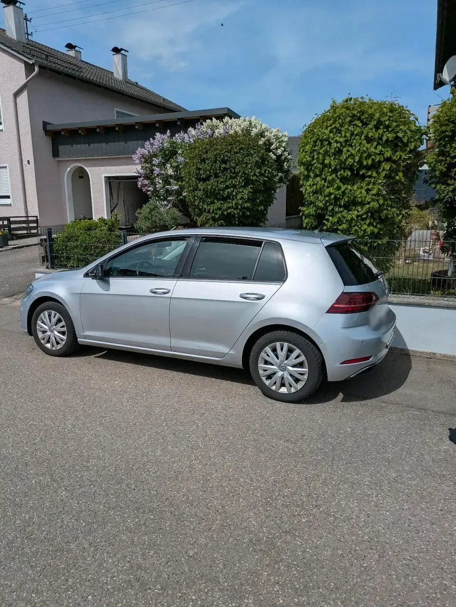 Second-hand VW Golf VII IQ Drive 116 CP (85 kW) 2020 Argintiu Berlinǎ