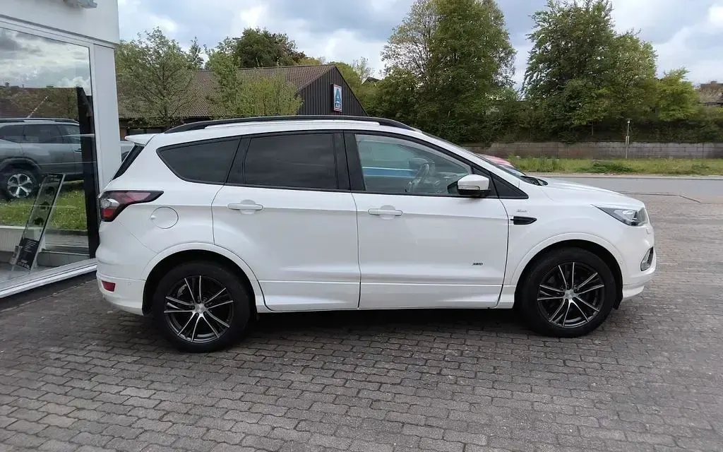Gebraucht Ford Kuga ST-Line 182 PS (133 kW) 2017 Weiß SUV