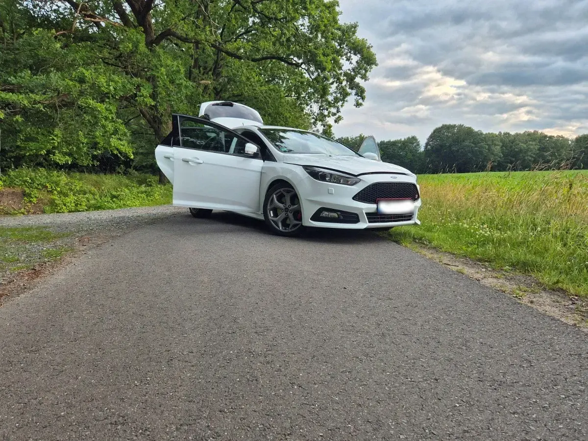 Gebraucht Ford Focus Sport 250 PS (183 kW) 2017 Schwarz Limousine