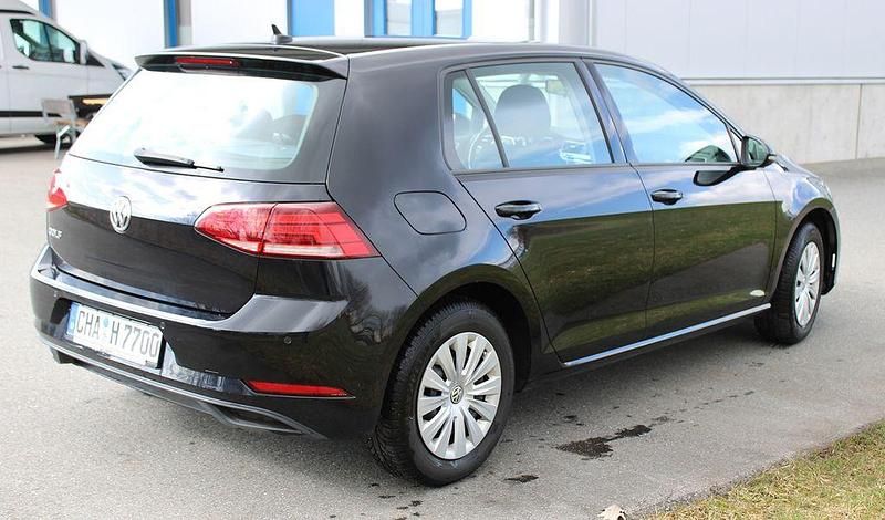 Gebraucht VW Golf VII Trendline 116 PS (85 kW) 2019 Schwarz Limousine