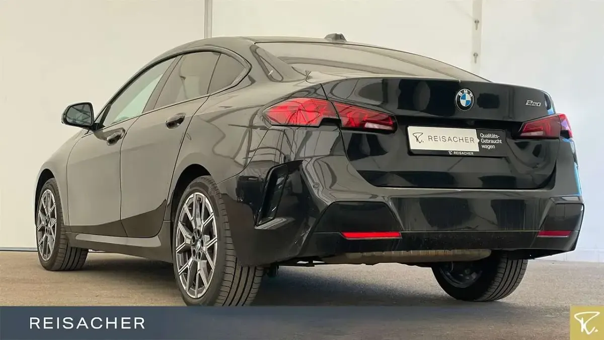 Gebraucht BMW 220 170 PS (125 kW) 2025 Saphirschwarz metallic Coupé