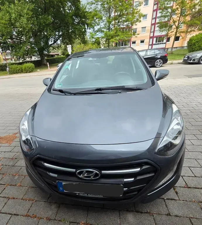 Gebraucht Hyundai i30 101 PS (74 kW) 2016 Silber Limousine