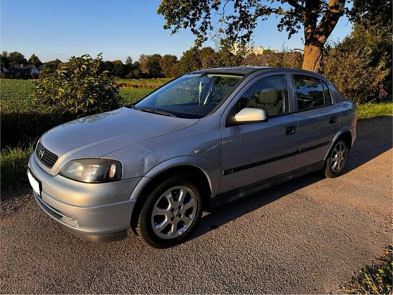 Silber Gebraucht 2002 Opel Astra Limousine | 1.400 € (Superpreis) - Bild 1/4
